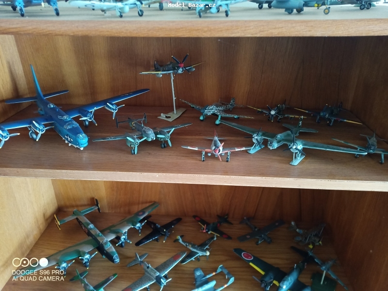 Prodám sbírku 140 ks modelů letadel z pozůstalosti 