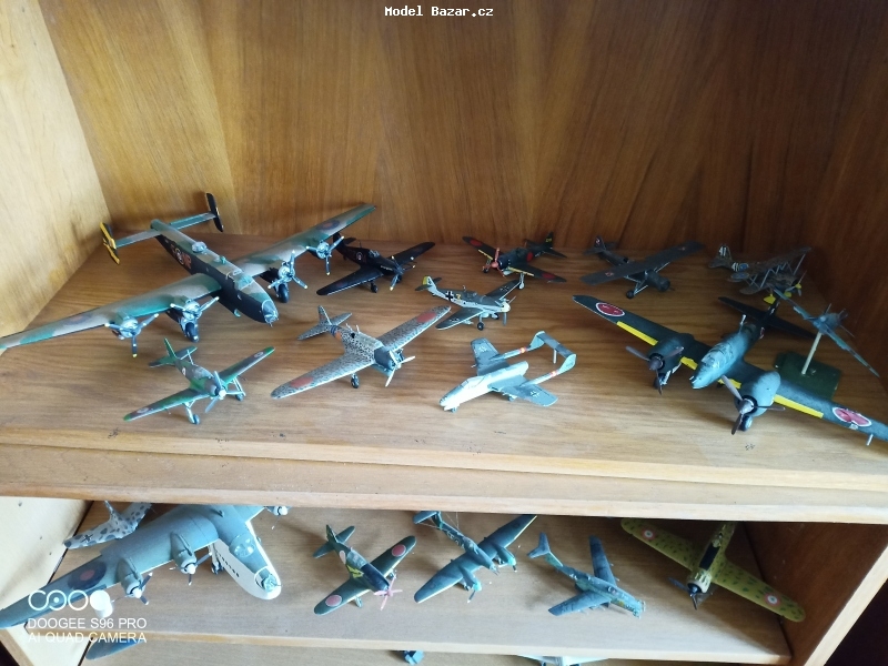 Prodám sbírku 140 ks modelů letadel z pozůstalosti 