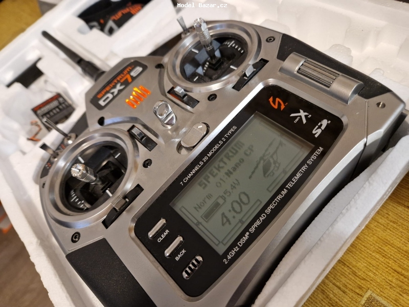 Vysílač Spektrum DX7S + přijímač AR8000